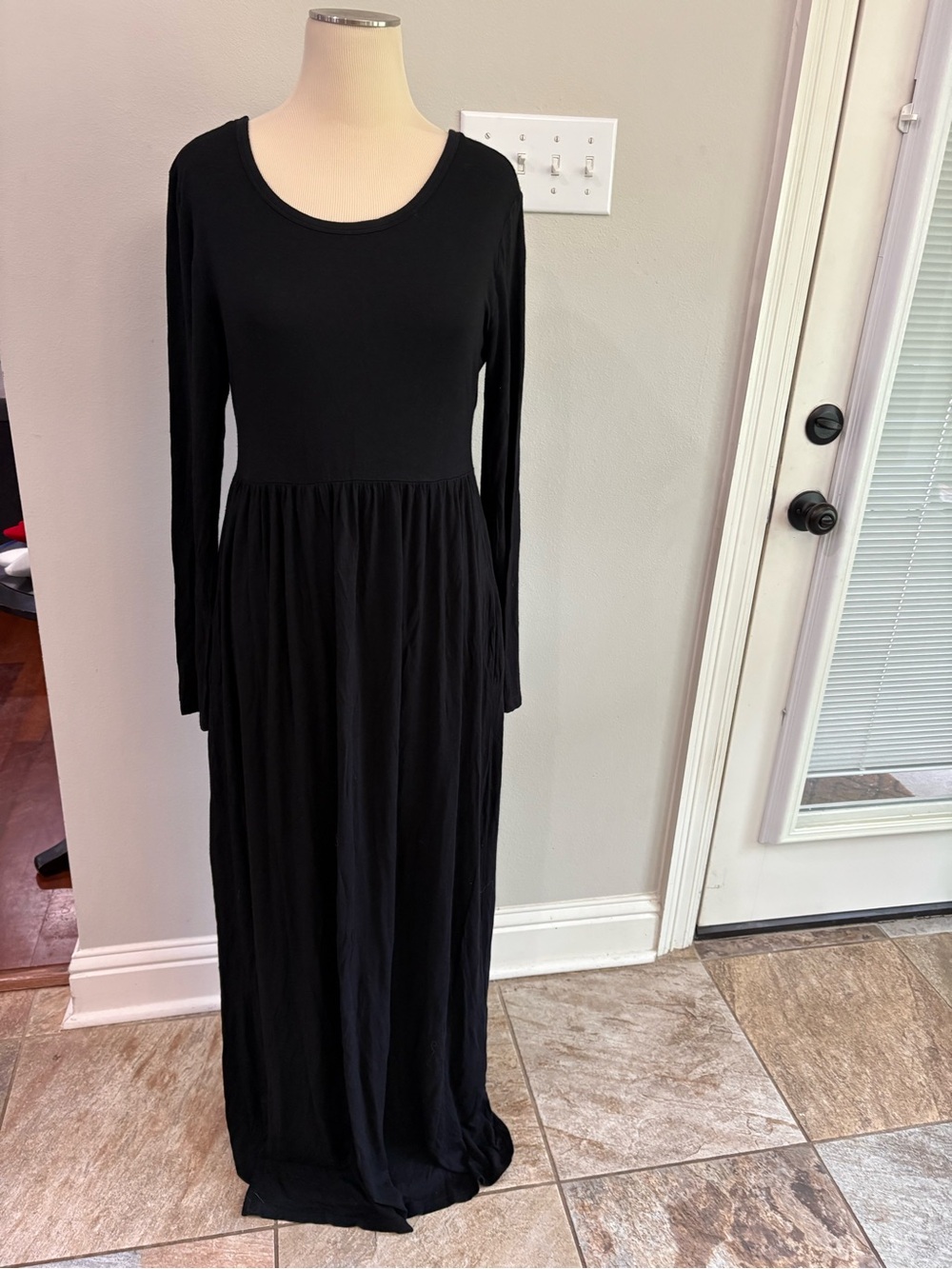 Viishow black longsleeve long maxi dress Womans size large GUC